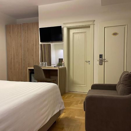 Mervin Hotel Krujë エクステリア 写真