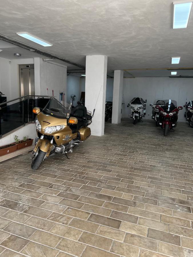 Mervin Hotel Krujë エクステリア 写真