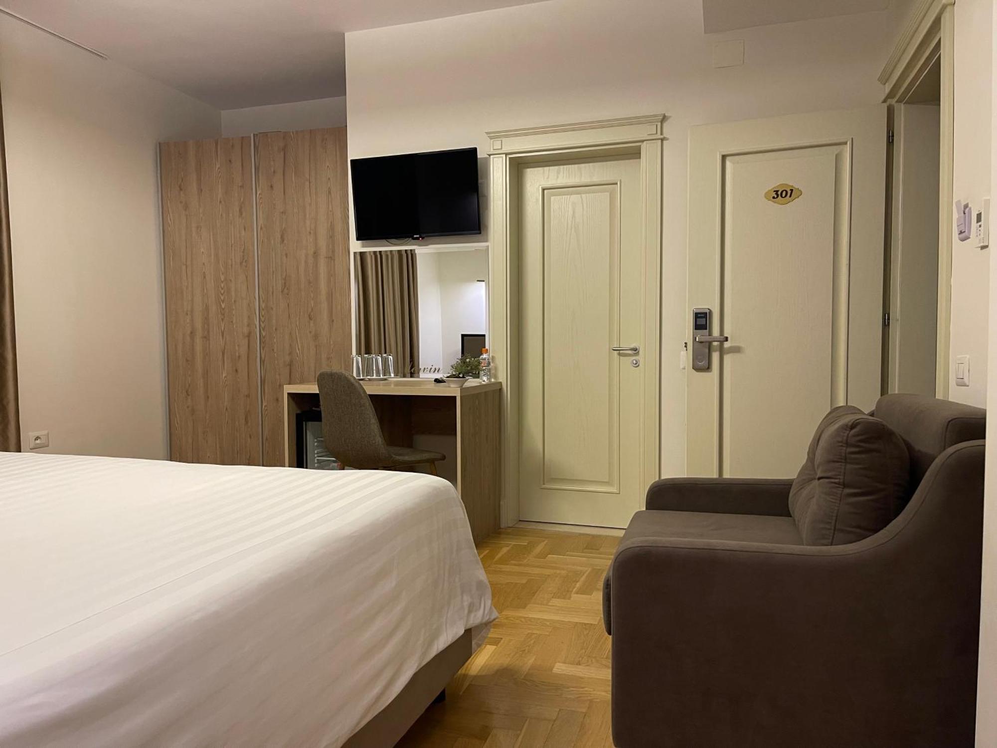Mervin Hotel Krujë エクステリア 写真