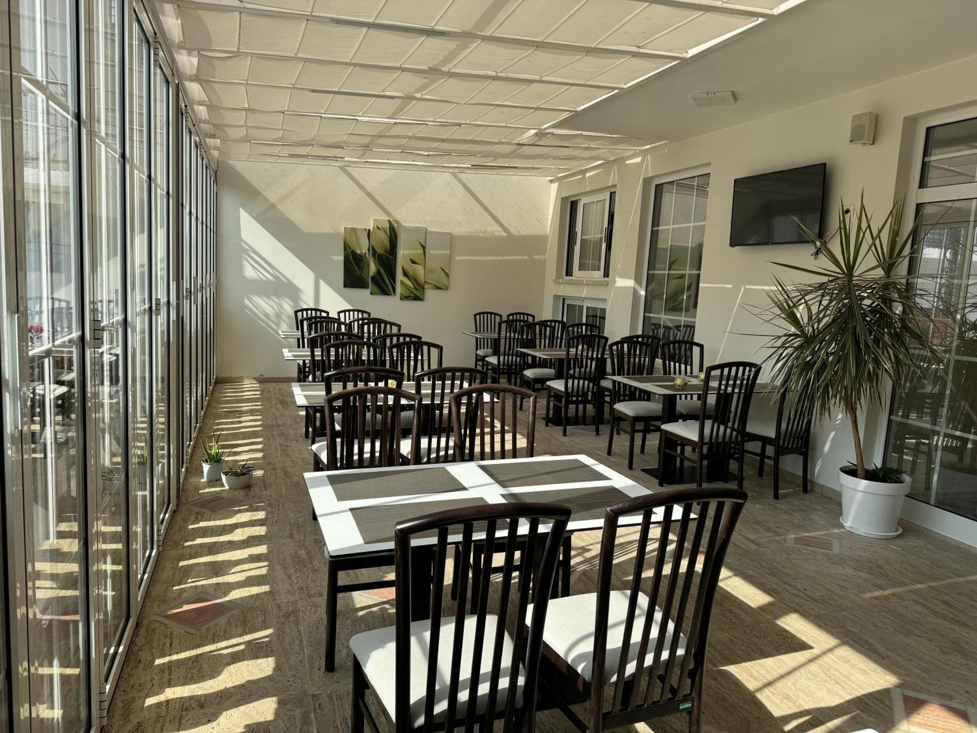 Mervin Hotel Krujë エクステリア 写真