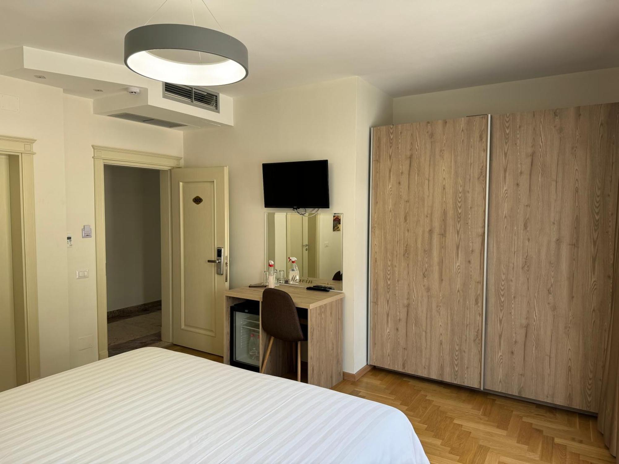 Mervin Hotel Krujë エクステリア 写真