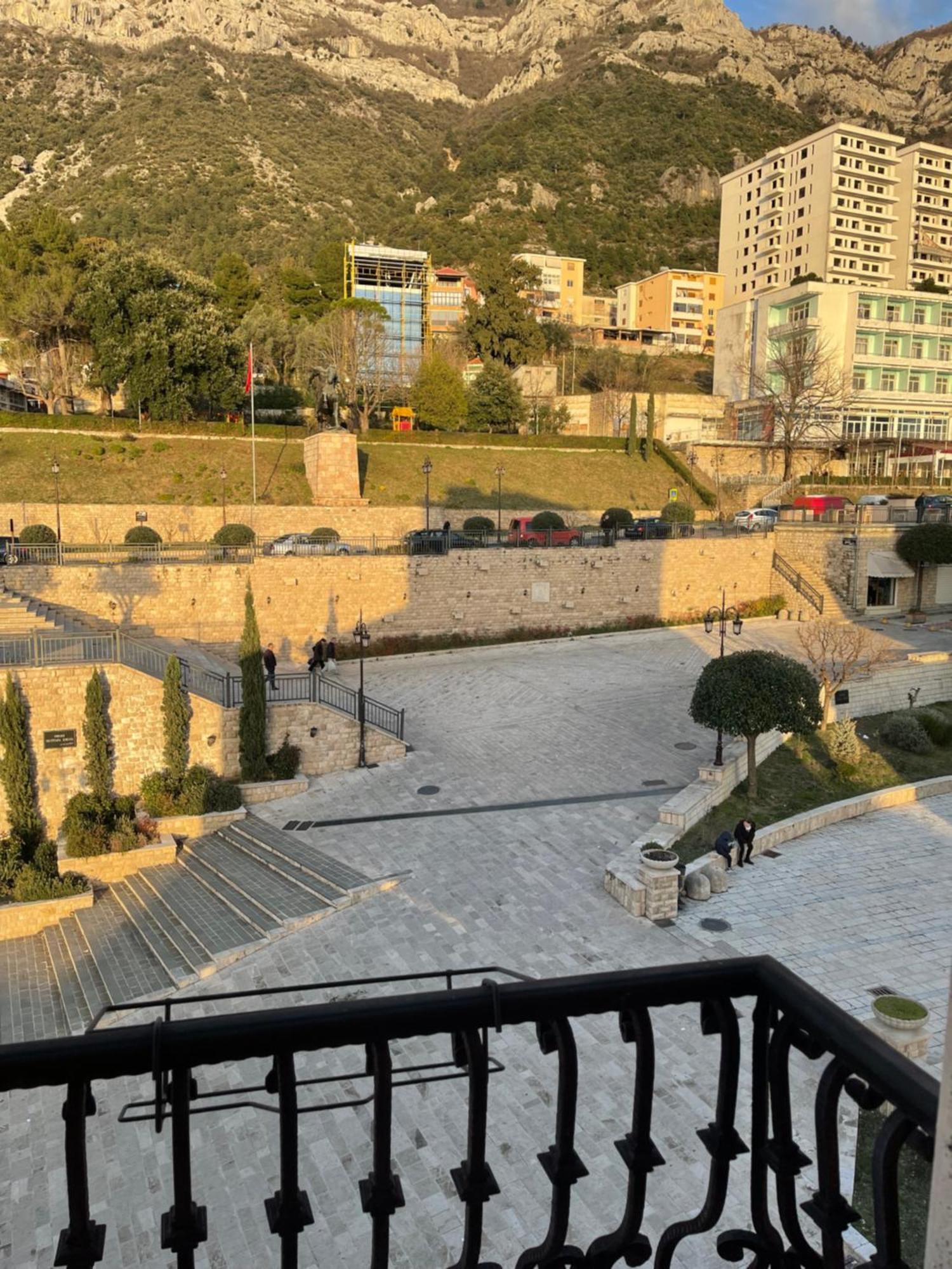 Mervin Hotel Krujë エクステリア 写真