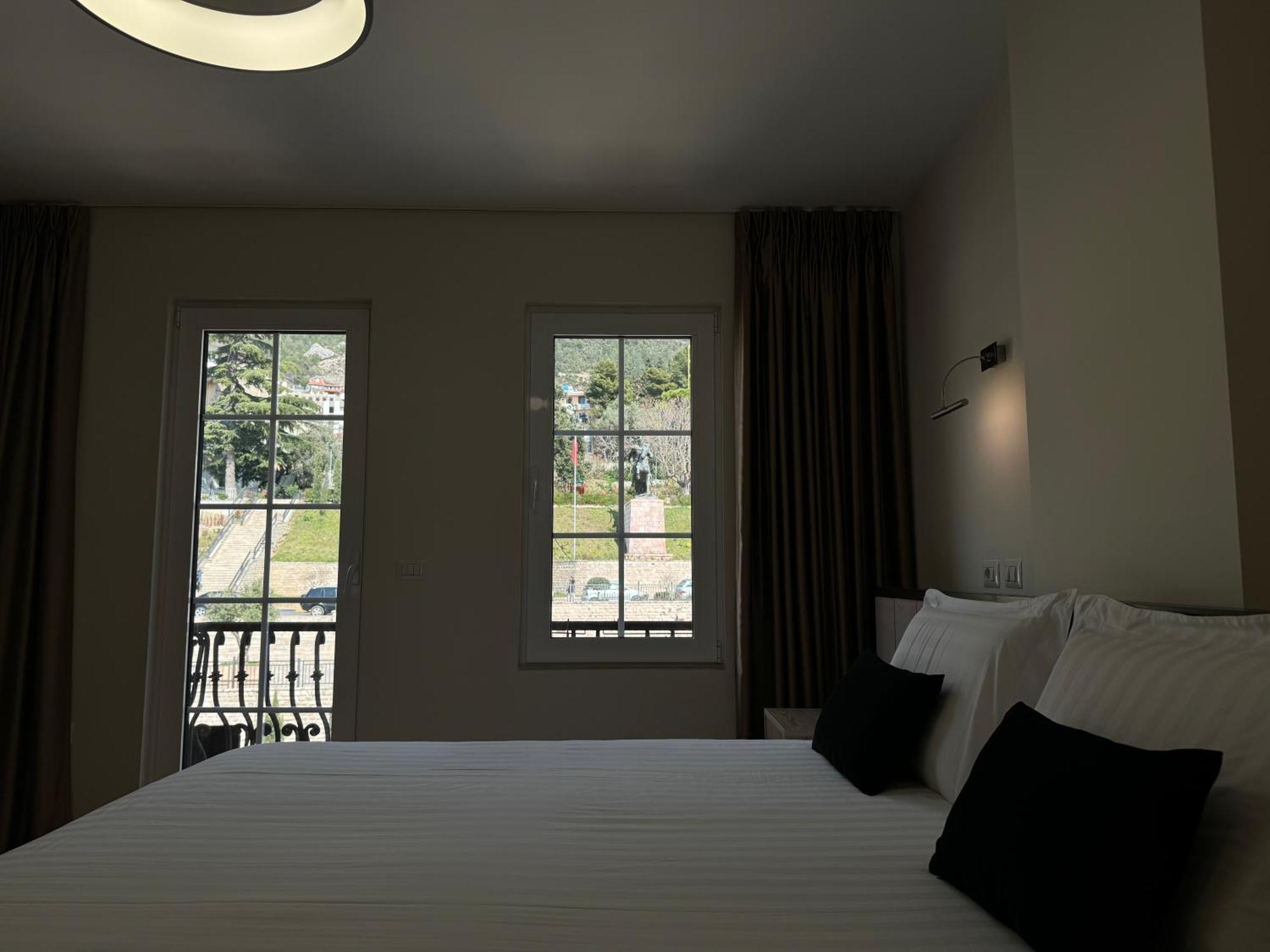 Mervin Hotel Krujë エクステリア 写真