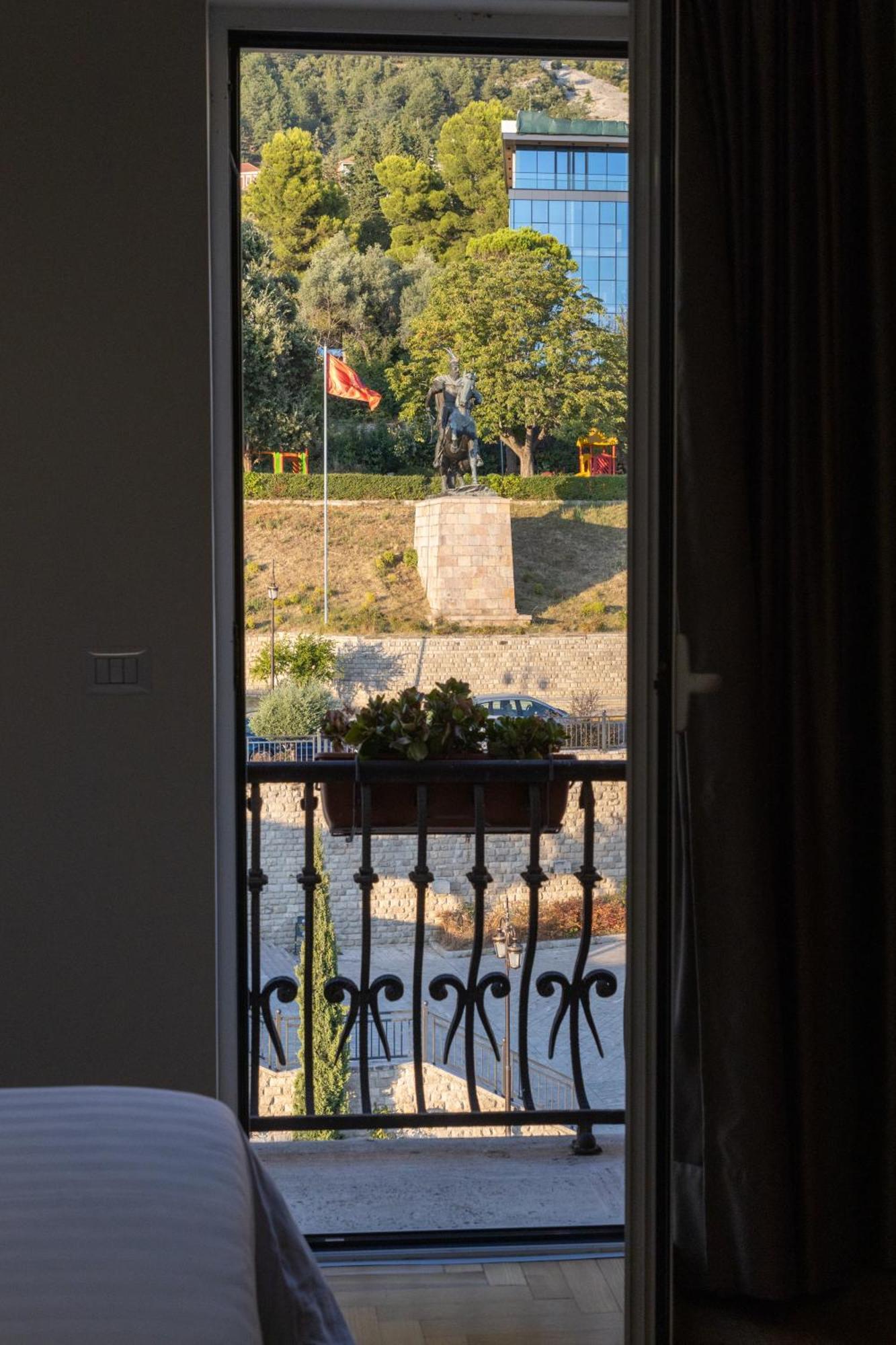 Mervin Hotel Krujë エクステリア 写真