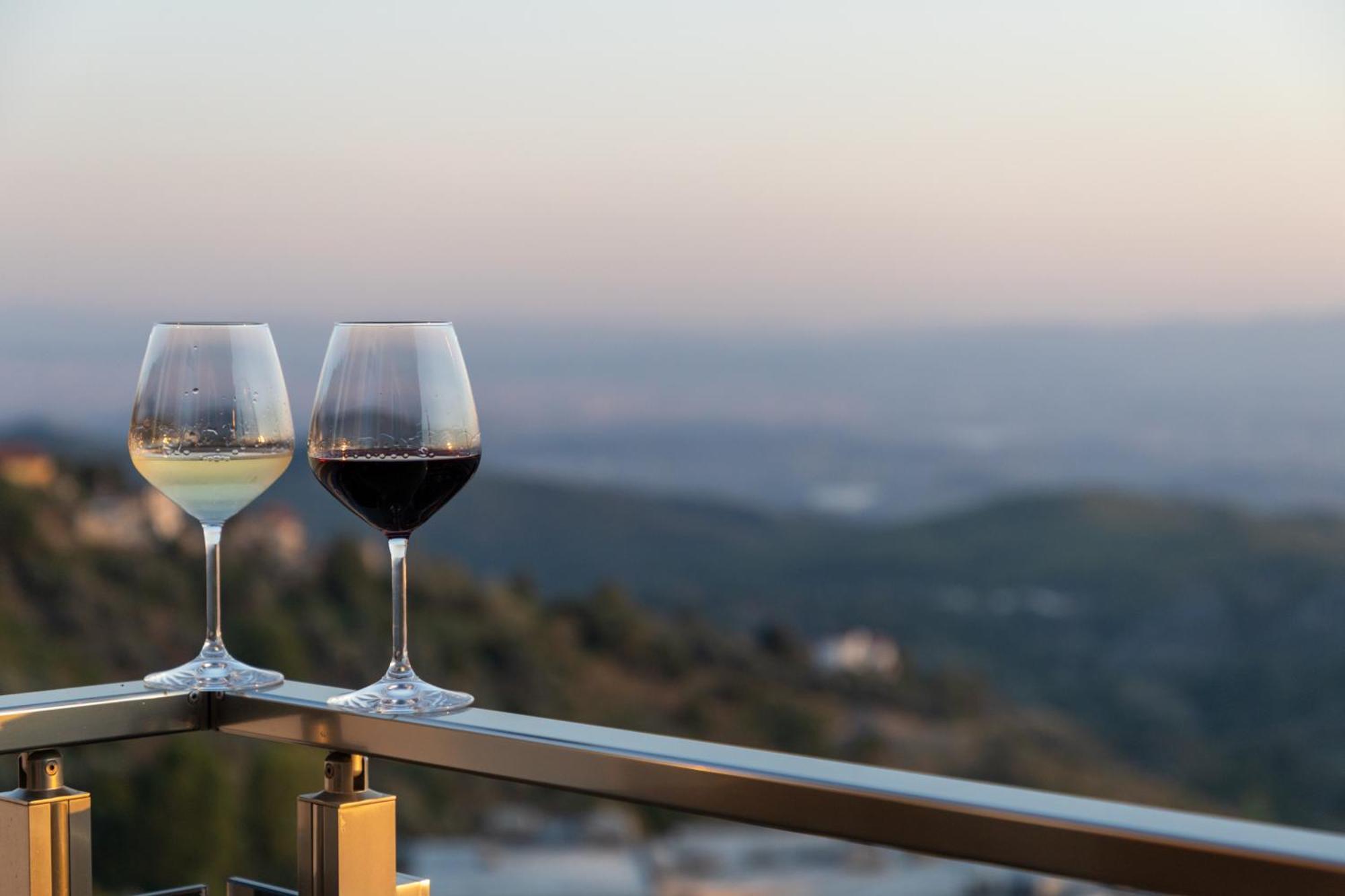 Mervin Hotel Krujë エクステリア 写真