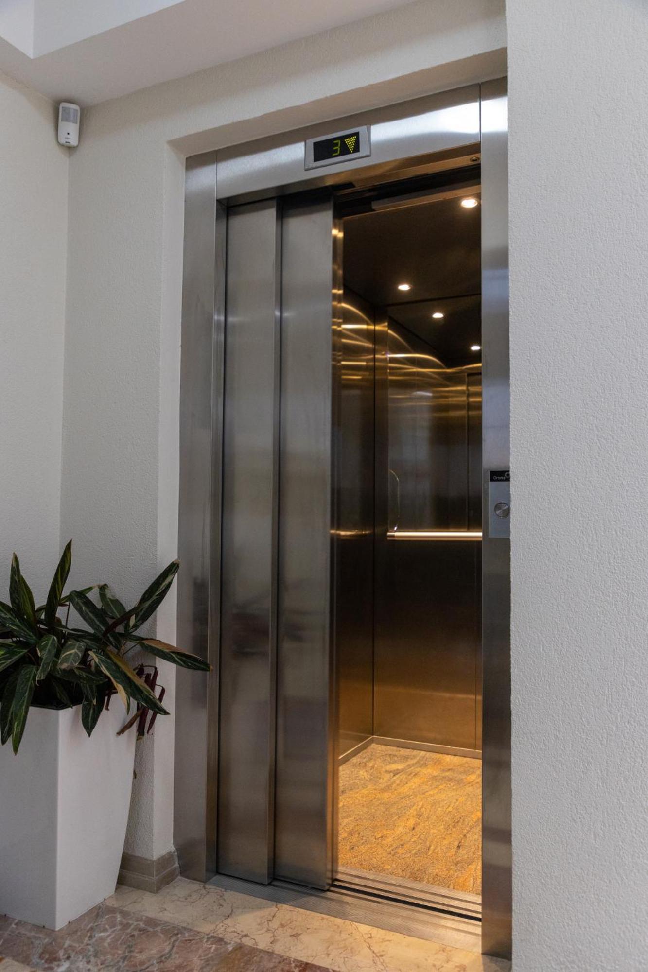 Mervin Hotel Krujë エクステリア 写真