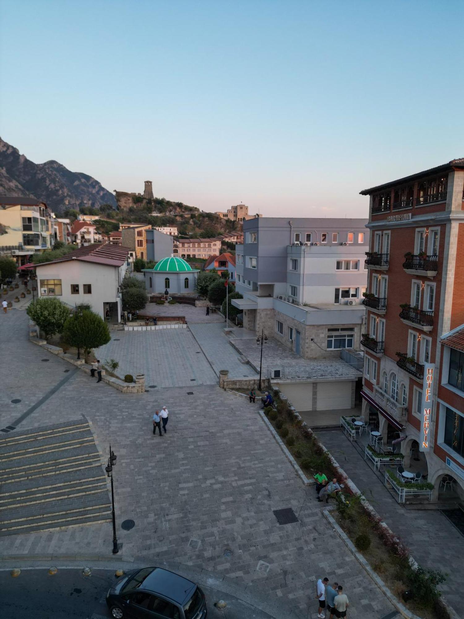 Mervin Hotel Krujë エクステリア 写真