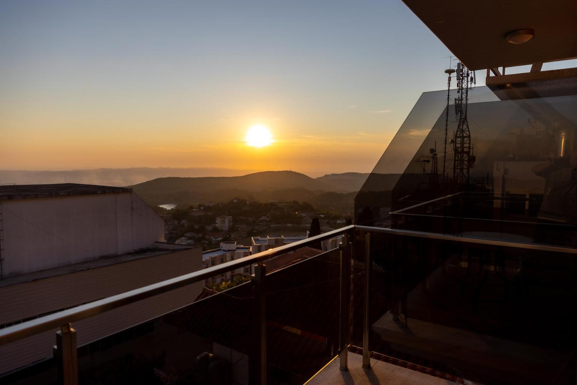 Mervin Hotel Krujë エクステリア 写真