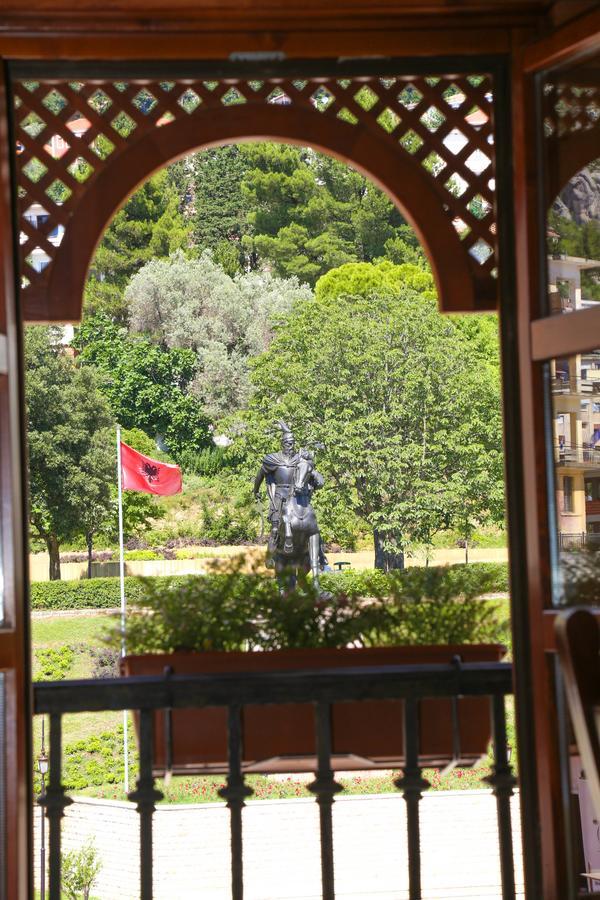 Mervin Hotel Krujë エクステリア 写真