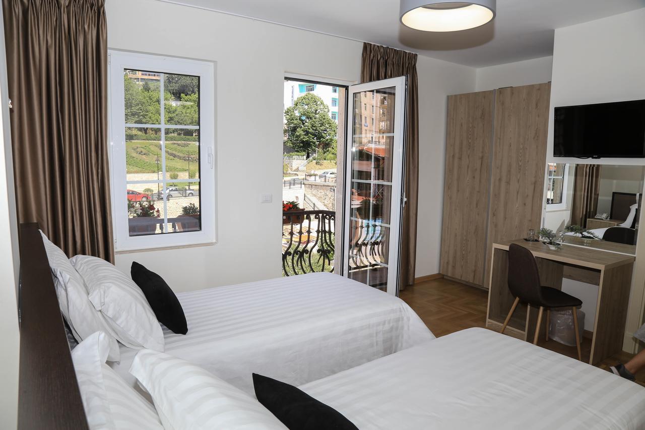 Mervin Hotel Krujë エクステリア 写真