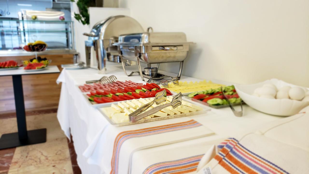 Mervin Hotel Krujë エクステリア 写真